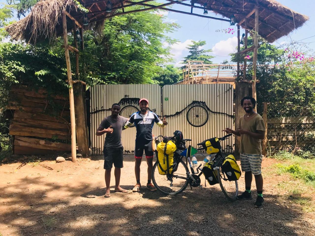 Albergue Mountain Bikes House Moshi Exterior foto